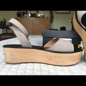 Pour La Victoire Taupe Ciara Platforms sz 7